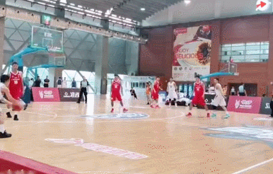 中国大学生篮球上演黑马神话宛如灌篮高手的现