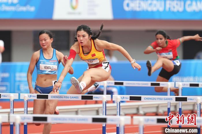 吴艳妮在成都大运会女子100米栏决赛夺银，12秒