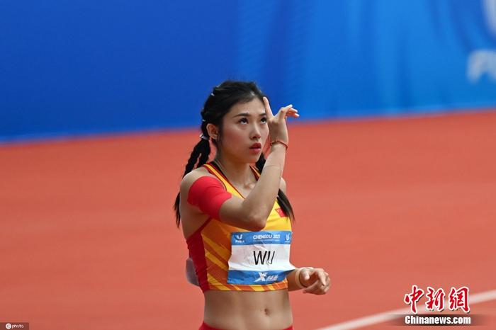 吴艳妮在成都大运会女子100米栏决赛夺银，12秒