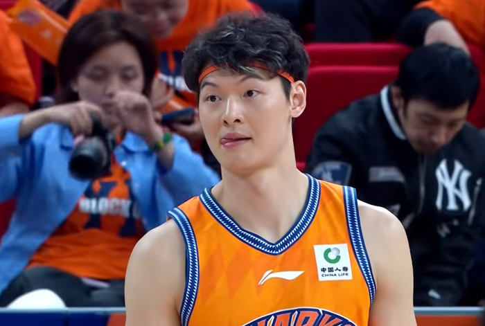 上海队力克青岛豪取七连胜登顶积分榜