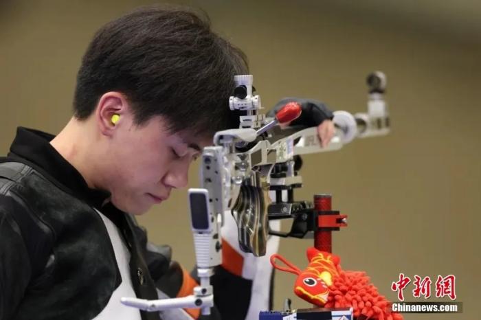 巴黎奥运健儿献唱春晚《孤勇者》展现赛场风采