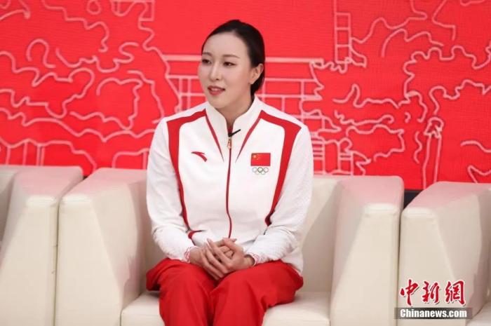 巴黎奥运健儿献唱春晚《孤勇者》展现赛场风采