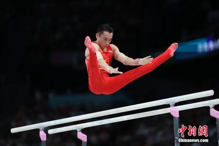 巴黎奥运健儿献唱春晚《孤勇者》展现赛场风采