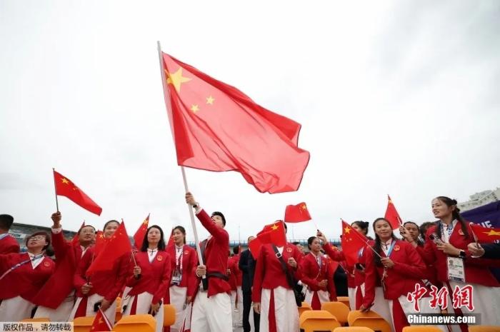 巴黎奥运健儿献唱春晚《孤勇者》展现赛场风采