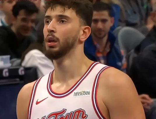 申京爆发砍25+8+4+2抢断 火箭力克雄鹿