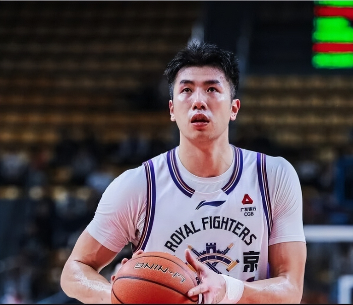 广东男篮客场逆转青岛，胡明轩王洪泽联手爆发